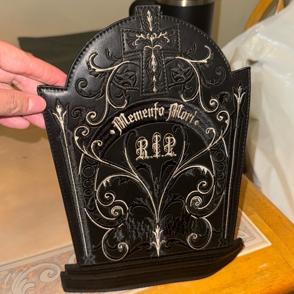 Memento mori back pack 🦇 ⚰️